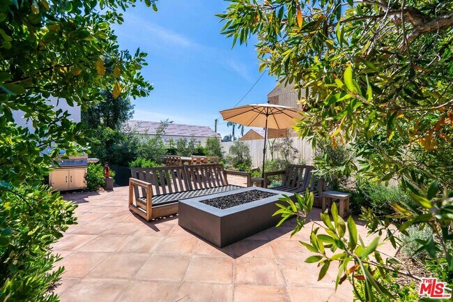 Building Photo - 741 Chautauqua Blvd