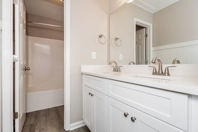 Building Photo - 5639 Waldens Farm Dr