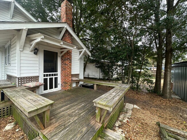 Building Photo - Charming 1 Bedroom, 1 Bath Furnished Home Available for Rent with Flexible Lease Terms