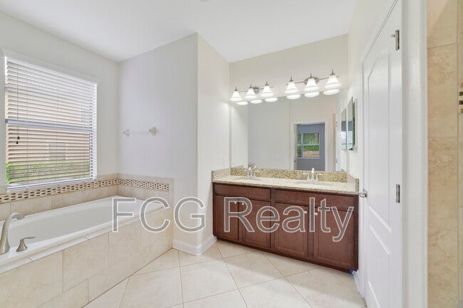 Building Photo - 1215 Long Cove Loop