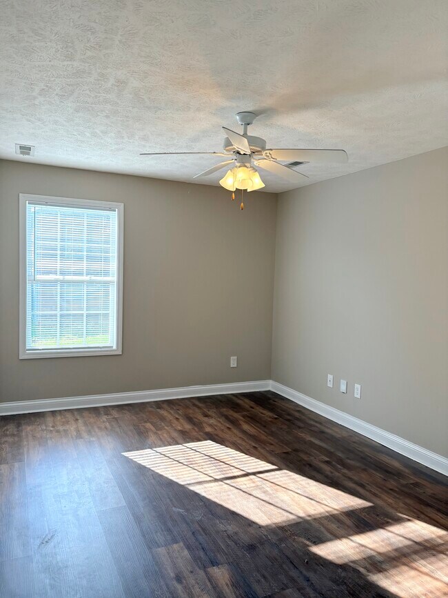 Building Photo - 336 Walnut Creek Dr