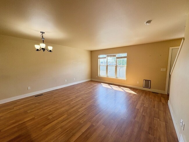 Building Photo - Beautiful West End Townhome – Spacious & M...