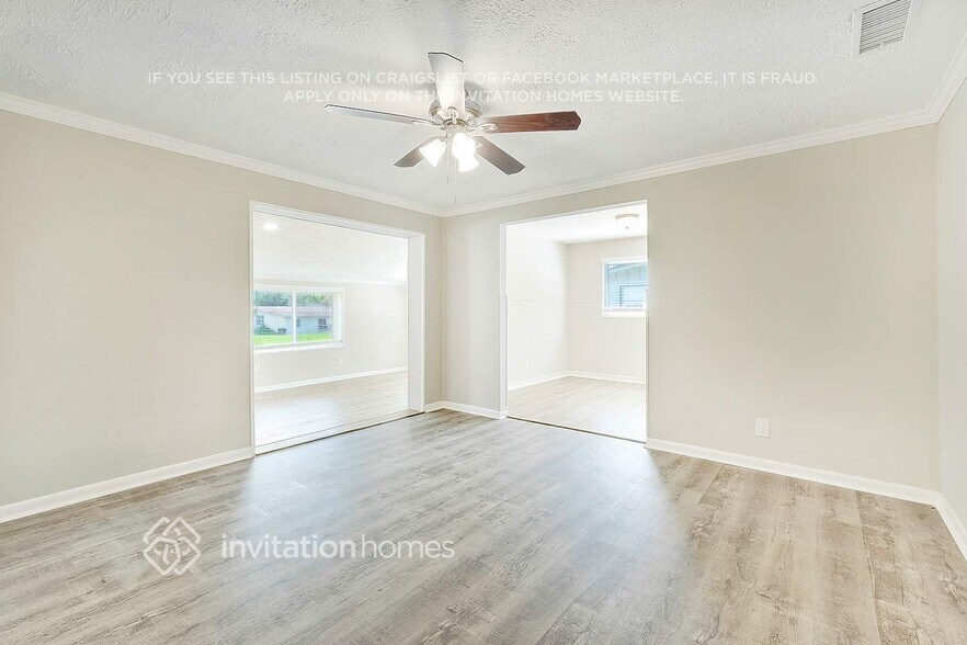 Building Photo - 428 La Paz Pl