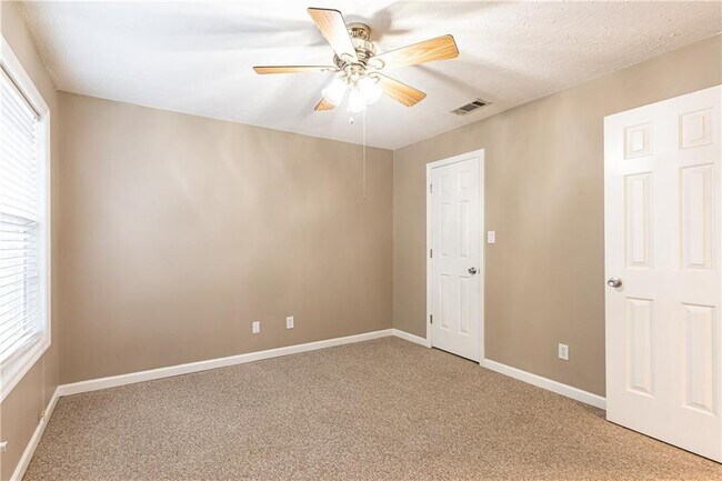 Building Photo - 2014 River Heights Walk SE