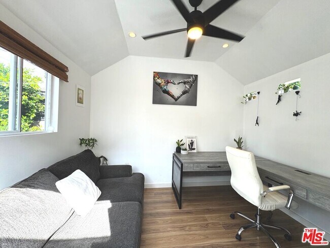 Building Photo - 2241 1/2 Harwood St