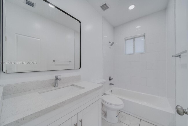 Building Photo - 14710 NE 7th Ct