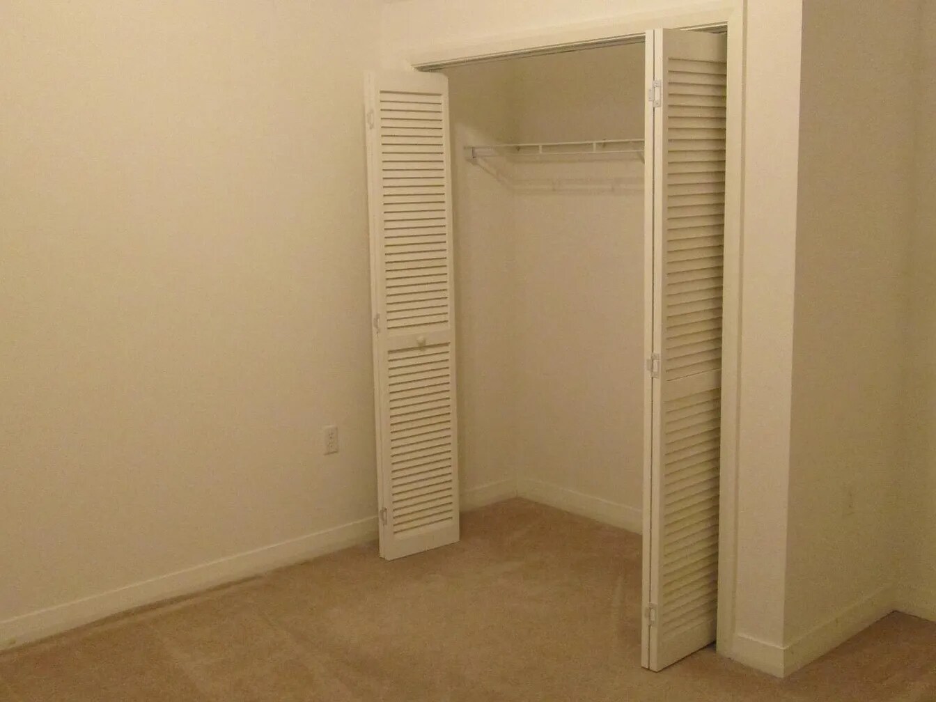 Building Photo - 450 W Princess Anne Rd