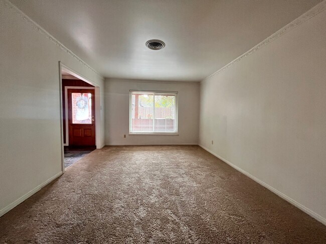 Building Photo - 1914 Indian Shores Rd