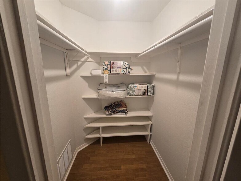 Building Photo - 2626 Holly Hall St