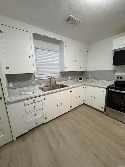 Building Photo - 2117 W 19th St