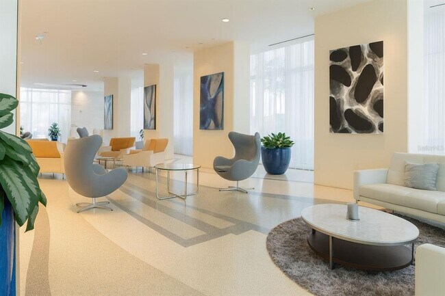 Building Photo - 150 E Robinson St