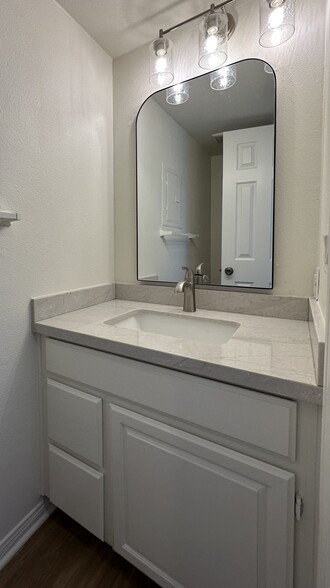 1/2 bath on main living floor - 939 Sapphire St