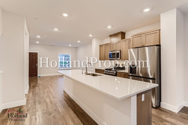 Building Photo - 15974 NW Hosmer Ln
