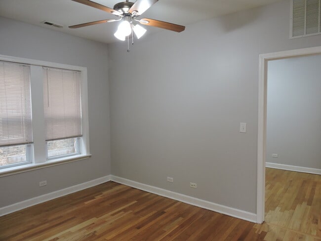 Building Photo - 1346 1/2 W Estes Ave