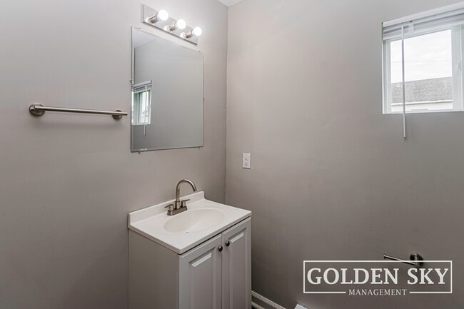 Building Photo - 1600 S Batavia Ave