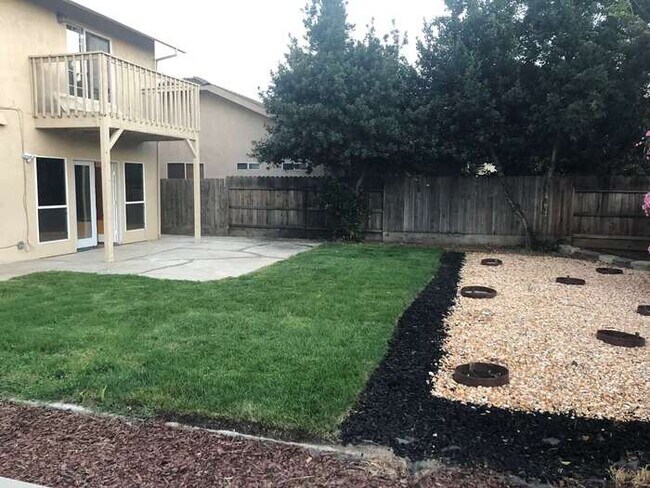 Building Photo - Tracy Gorgeous Renovated 4 Bedroom 2.5 Bat...