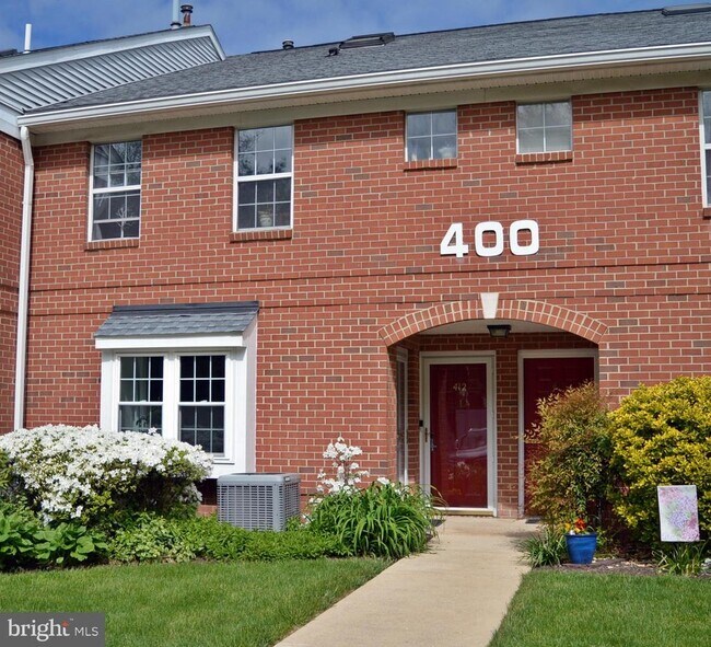 Building Photo - 750 E Marshall St