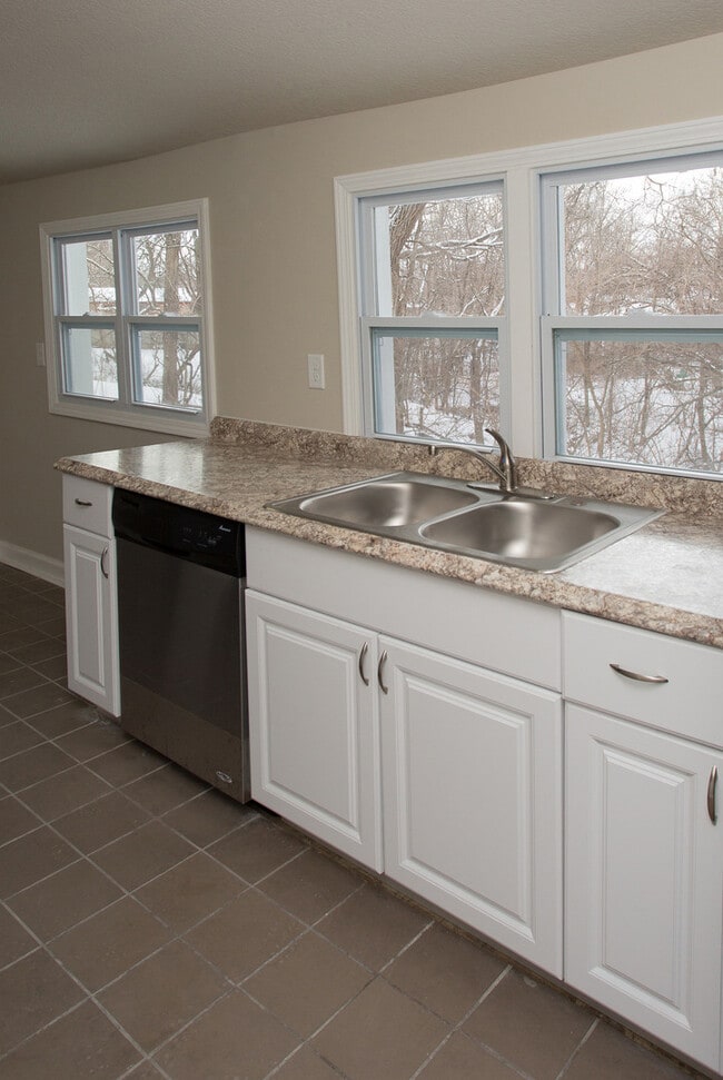 Building Photo - Beautiful 3 Bedroom 1 Bath Home - Pyramid ...