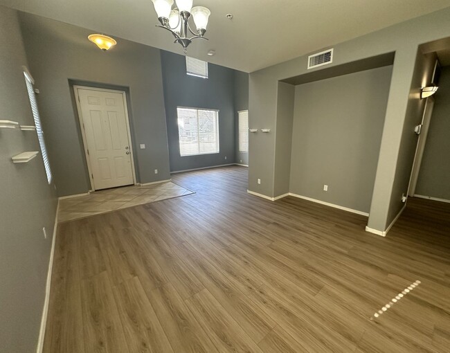 Building Photo - 2 Bedroom Townhome at the Artisan Village ...