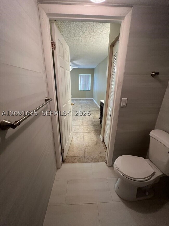 Building Photo - 9999 Summerbreeze Dr