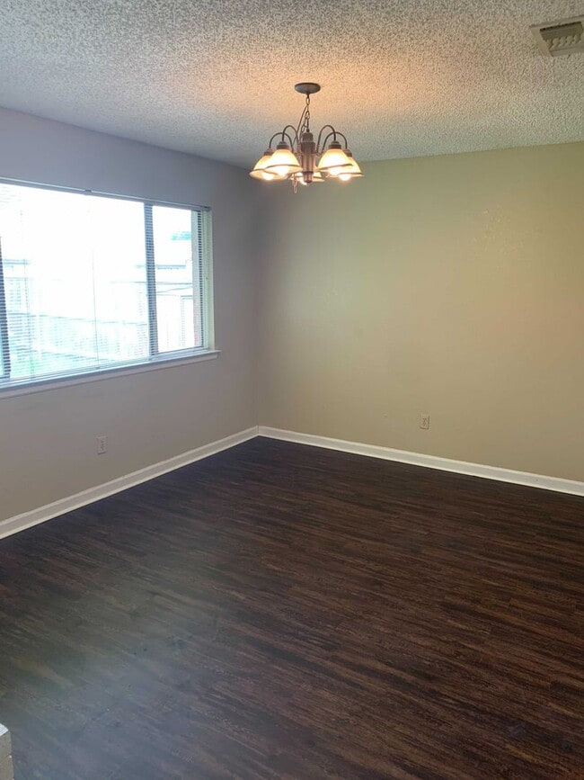Building Photo - 2621 Carrington Ln