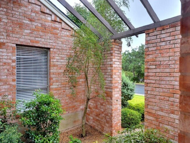 Building Photo - 4700 Trail W Dr