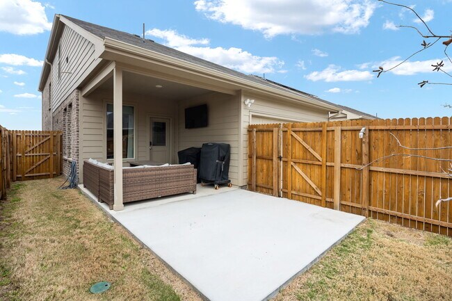 Building Photo - 10016 Thornapple Rd