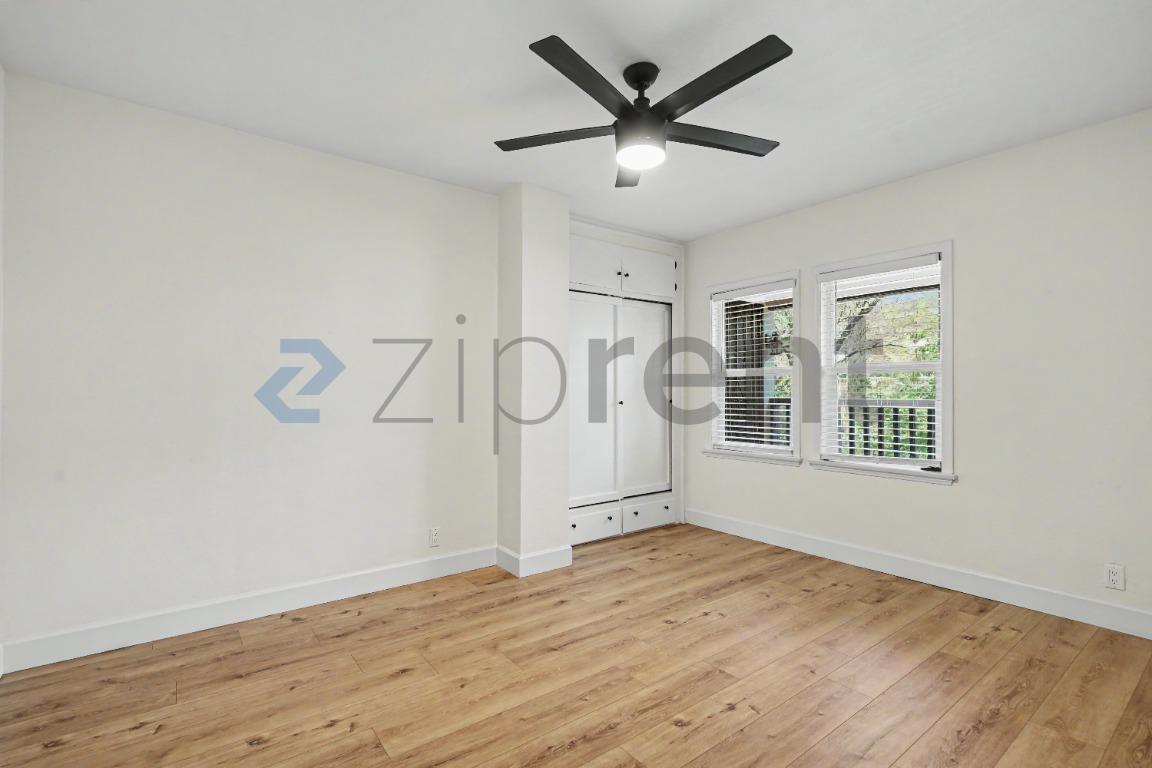 Building Photo - Unit