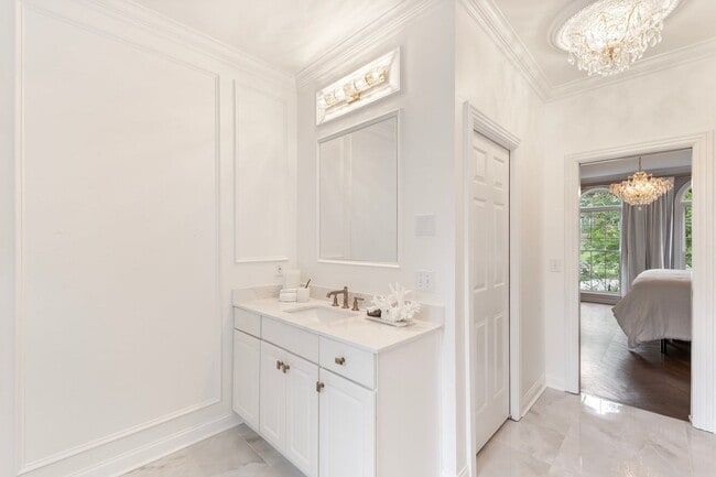 Building Photo - Luxury Furnished Home