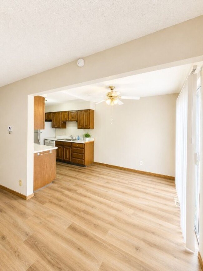 Building Photo - 9777 Orangewood Dr