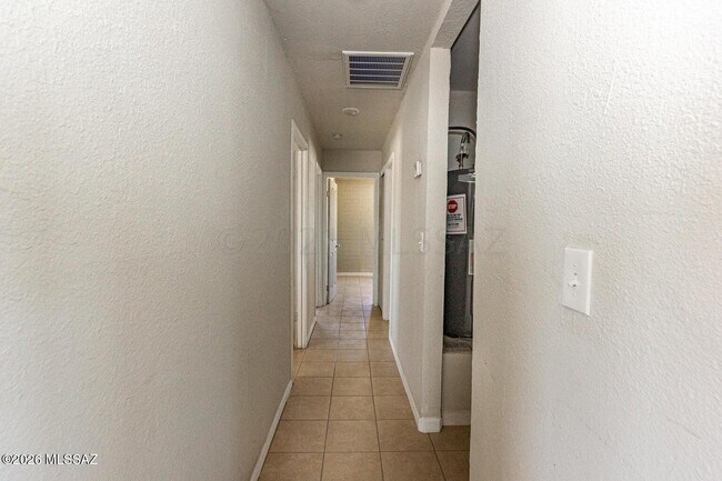 Building Photo - 2433 E Cameron Vista
