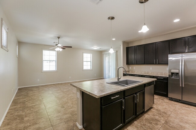 Building Photo - 1737 S Desert View Pl