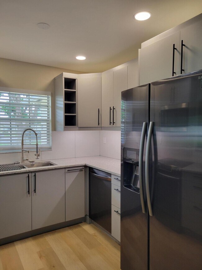 Building Photo - 14339 Canalview Dr