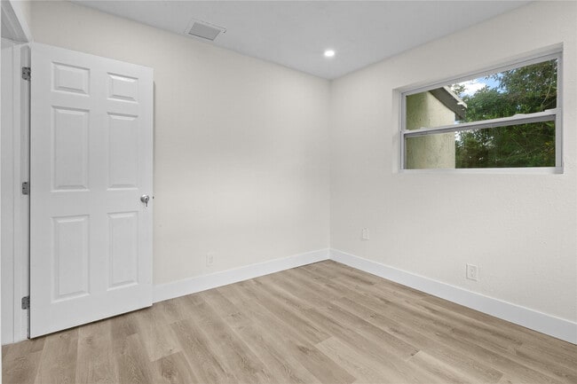 Building Photo - 2941 NW 11th Ct