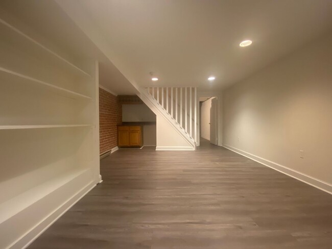 Building Photo - Renovated Georgetown Rowhouse Just Steps A...