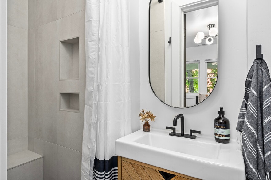 Building Photo - 428 S 400 W