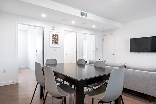 Building Photo - Common Kenmore