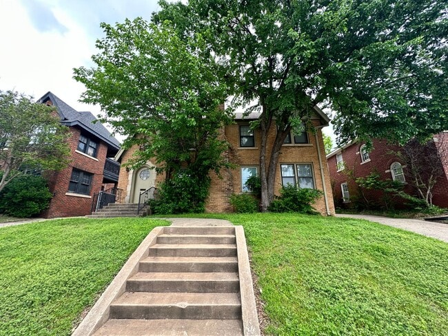 Building Photo - Plaza District / Classen 3 Bed Beauty! - Move In Deposit-Free! (If Qualified)