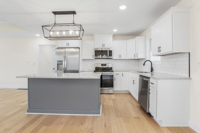 Building Photo - 5013 Bentwood Ct