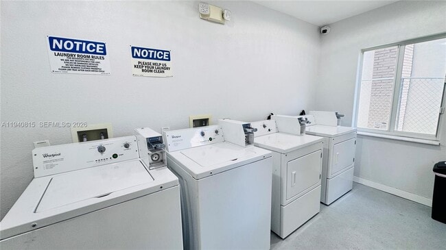 Building Photo - 1737 NW 3rd Ave