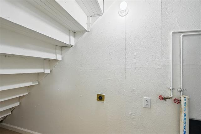 Building Photo - 818 Wildwood Ln