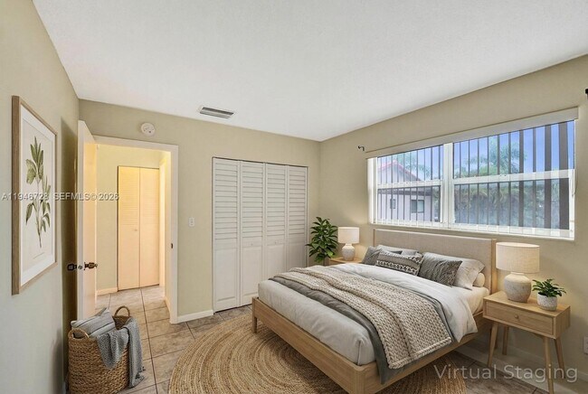 Building Photo - 111 SE 4th Ave