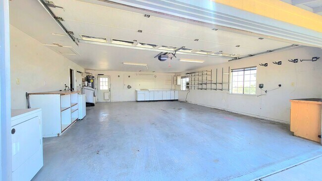 Building Photo - CHARLESTON COMMERCIAL CENTER - David Adam ...