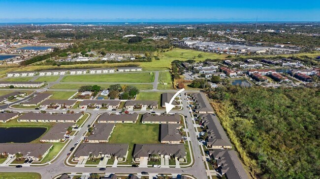 Building Photo - 1817 Party Pl