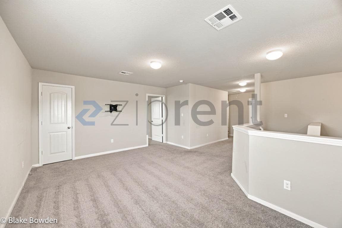 Building Photo - Unit 1