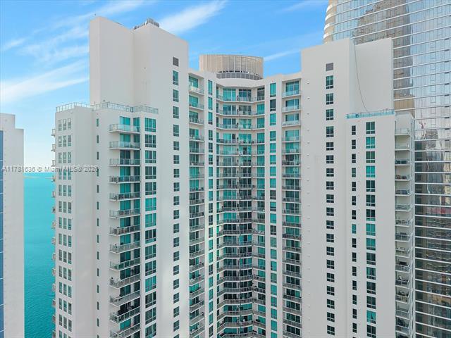 Building Photo - 300 S Biscayne Blvd