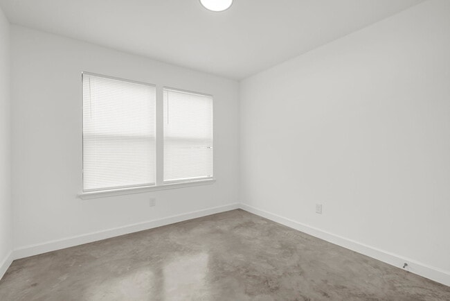 Building Photo - 2853 Choctaw Ave