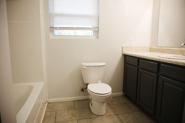 Building Photo - 5bd home!