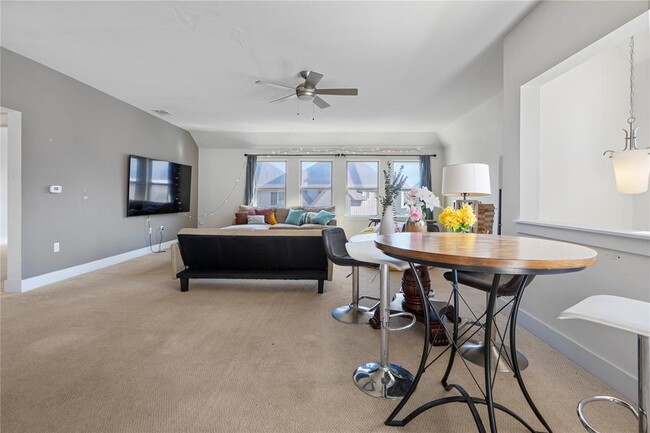 Building Photo - 13001 Hymeadow Dr