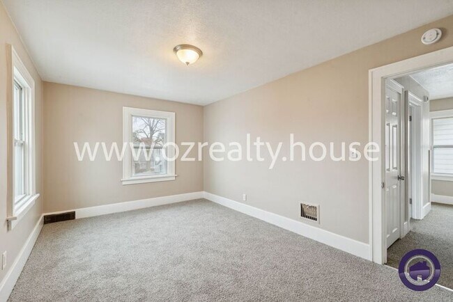 Building Photo - 4218 Parrakeet Ave